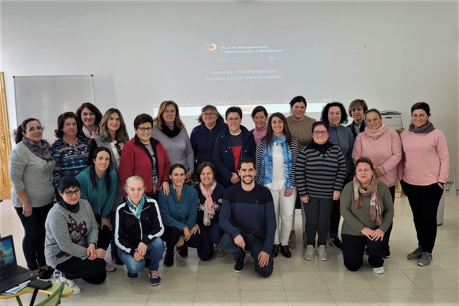 Unas 30 Mujeres Se Han Formado En El Curso Gratuito De Competencias