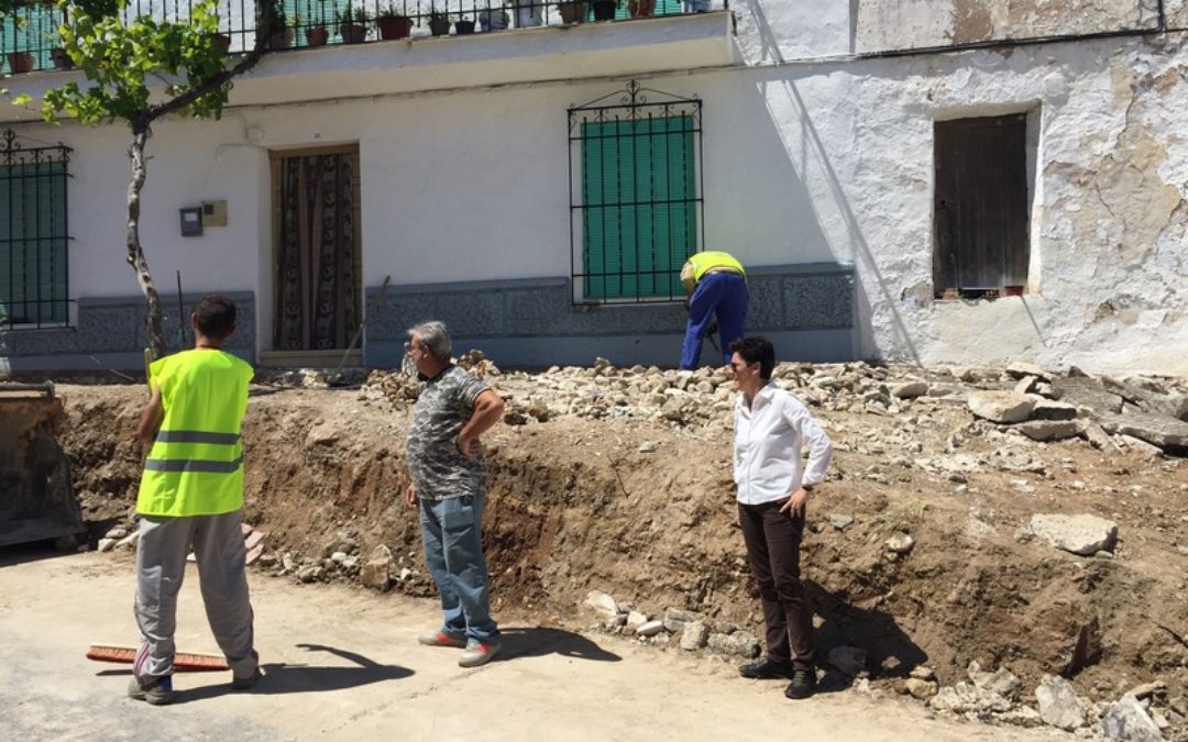 Inicio de las obras de Adaptación de pretiles en vías públicas para eliminación de barreras en Calle Baja. 1