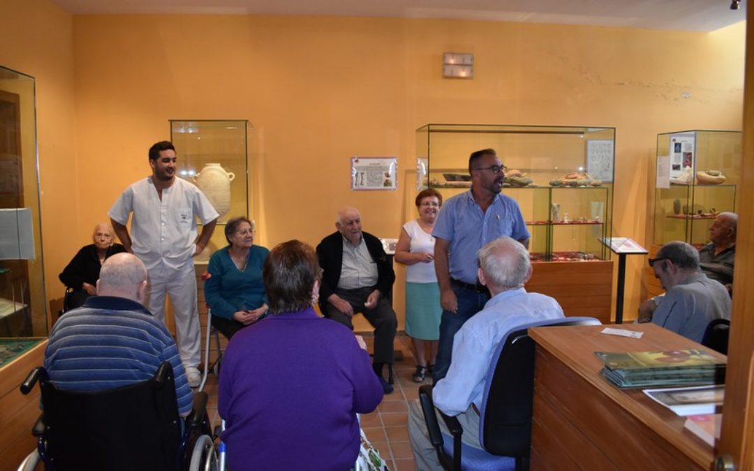 Visita de Personas Mayores de la Residencia de Fuente-Tójar al Museo Histórico Municipal 1