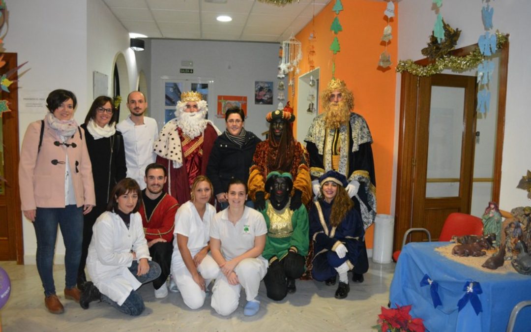 SSMM Los Reyes Magos de Oriente visitan la Residencia Municipal de Mayores  1