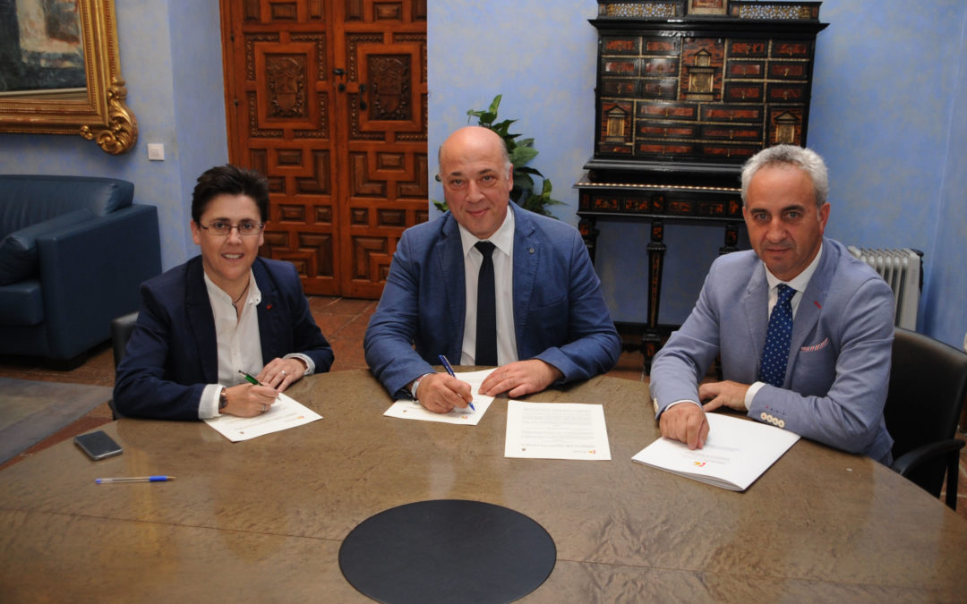 La Alcaldesa firma junto al Presidente de la Diputación de Córdoba un convenio para realizar mejoras en el Camino de El Cañuelo 1
