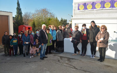Fuente-Tójar conmemora el 8M con la inauguración de una escultura homenaje a las mujeres que antiguamente lavaban la ropa en los lavaderos municipales
