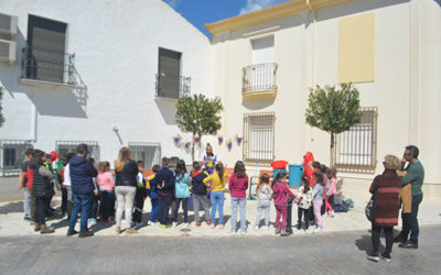 Cuenta cuentos por plazas y rincones de Fuente-Tójar con motivo del Día Internacional del Libro