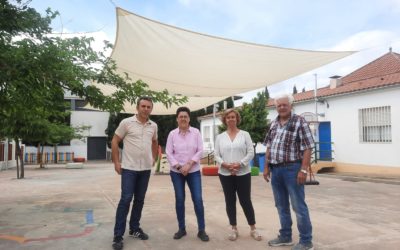 El Ayuntamiento instala dos toldos en el patio del CEIP Ntra. Sra. del Rosario