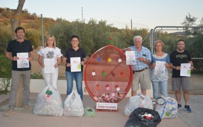 Entregado el primer contenedor de tapones de plástico para ayudar a la investigación de la Mastocitosis