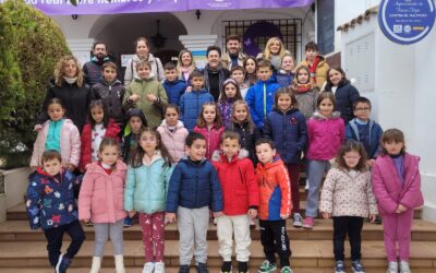 Los escolares del CEIP Nuestra Señora del Rosario visitan el Ayuntamiento de Fuente-Tójar con motivo del Día de la Constitución