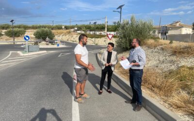 Comienzan los trabajos para la instalación de 12 farolas solares en el paseo entre la calle La Cruz y el Viso de Campos